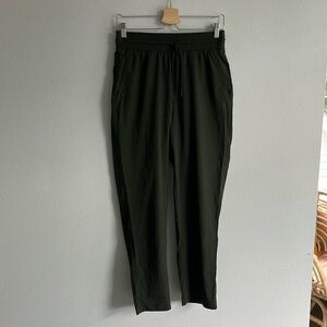 GapFit High Rise Runaround Pant, Olive green, size S